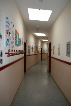 Flur Unterrichtsgebäude