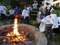 Lagerfeuer mit Stockbrot