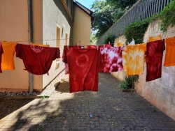 Textilgestaltung mit Batik im Brehm-Schullandheim