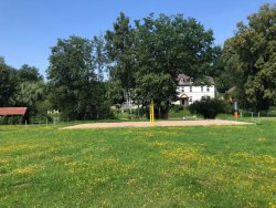 Beachvolleyballplatz vor dem Brehm-Schullandheim