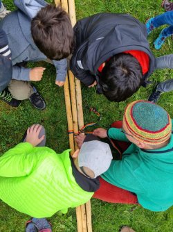 Wir bauen ein Tipi am Brehm-Schullandheim