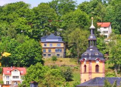 Die Villa im Grünen hoch über den Dächern der Stadt